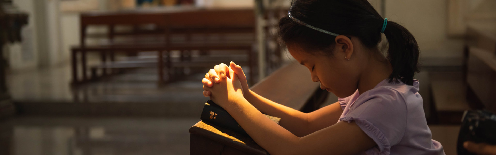 girl with praying at christ church